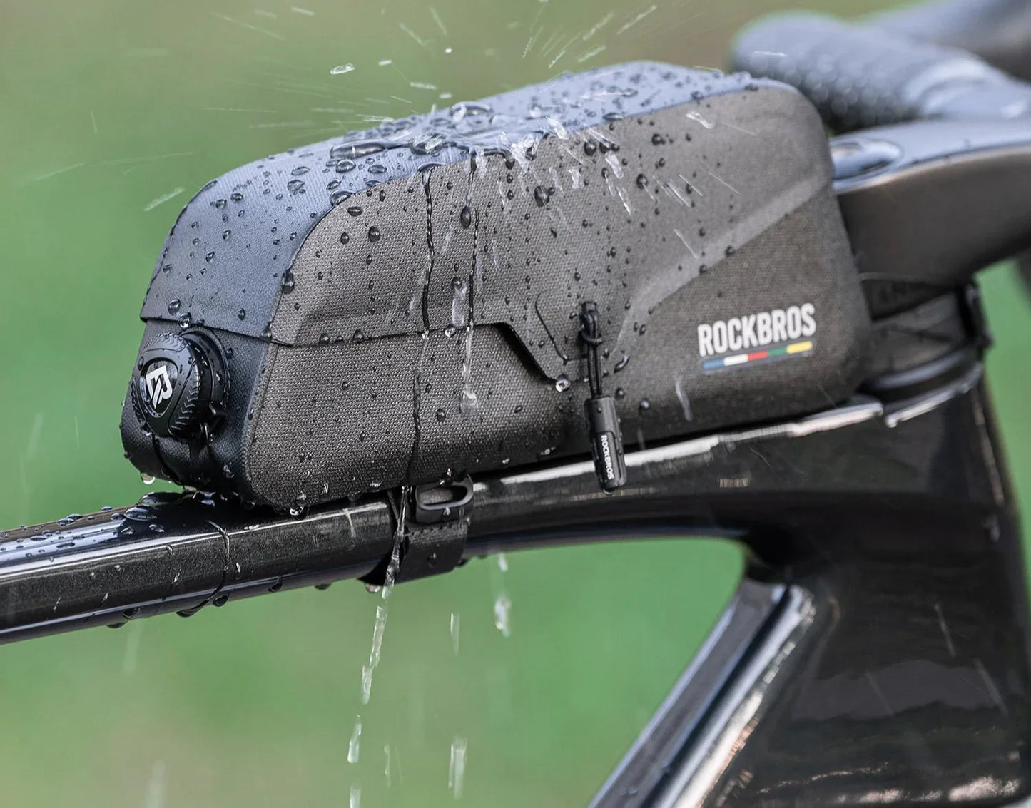 0.9L Magnetic Suction Bicycle Waterproof Nylon Pipe Tube Bag Black-1